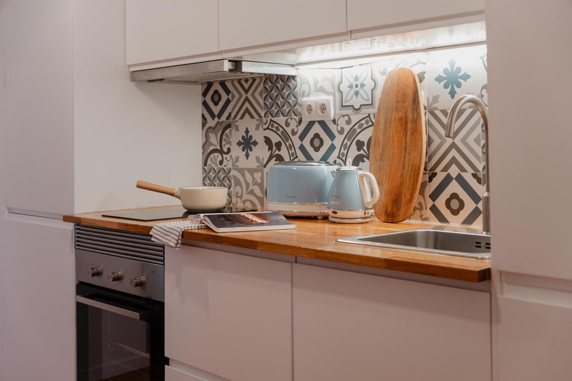 Stylish Getaway In A Mezzanine Flat By The Castle Apartment Lisbon Exterior photo